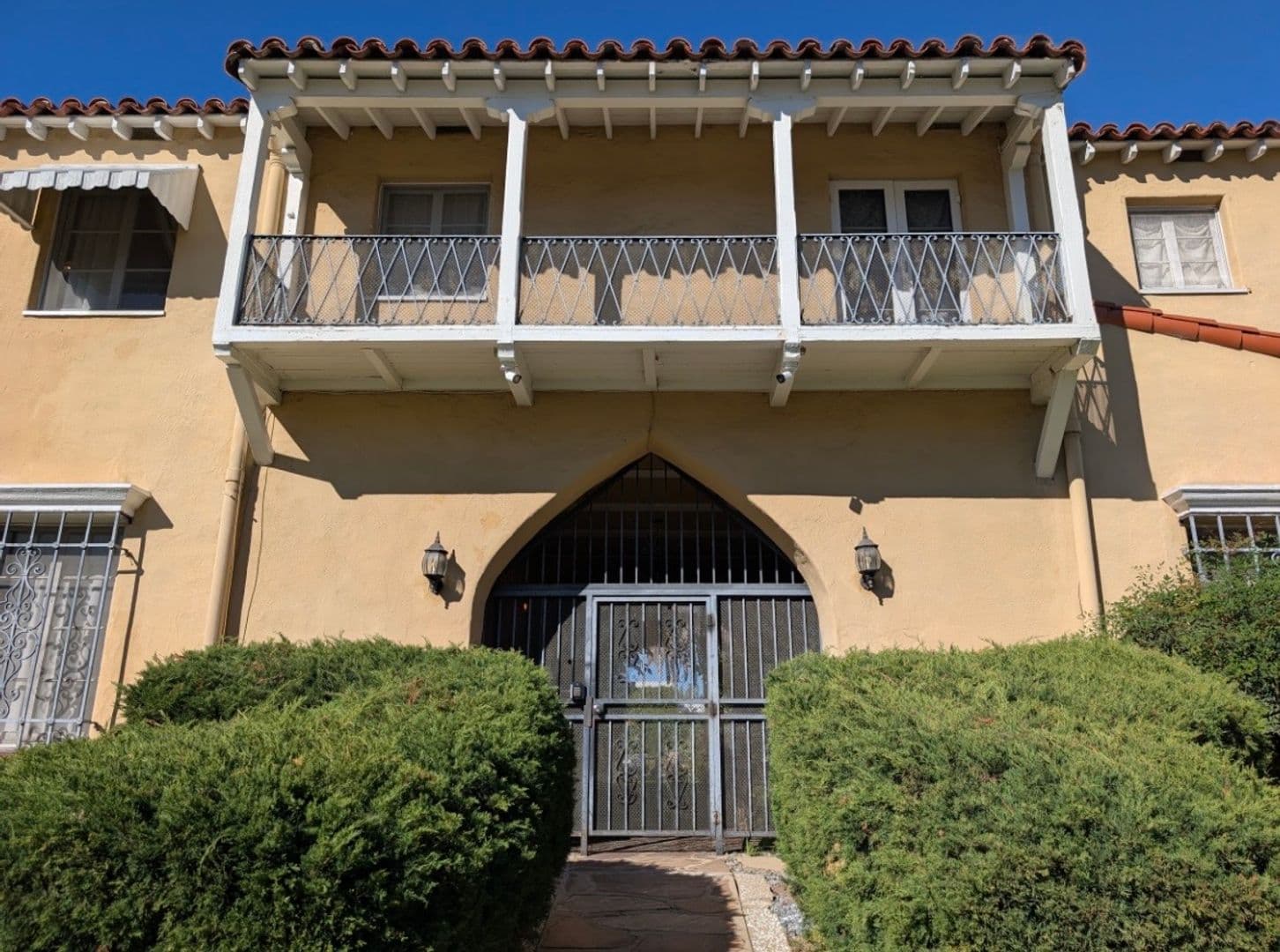 Los Angeles Apartment: 1081-1099 S. Orange Grove Ave.