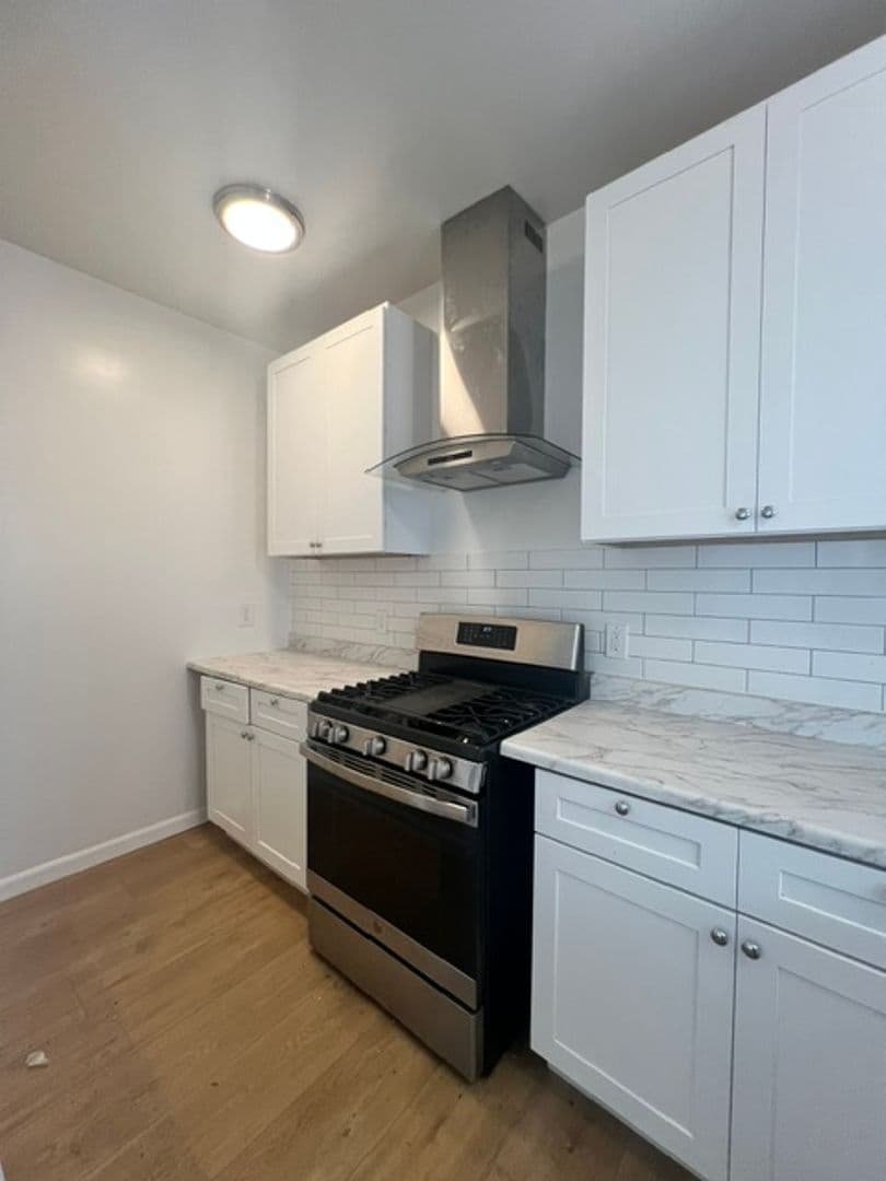 Santa Monica Apartment: 917 Lincoln Blvd.