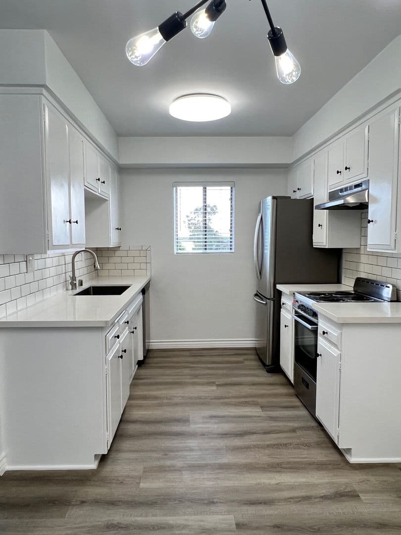 Inglewood Apartment: 217 E Hazel St.