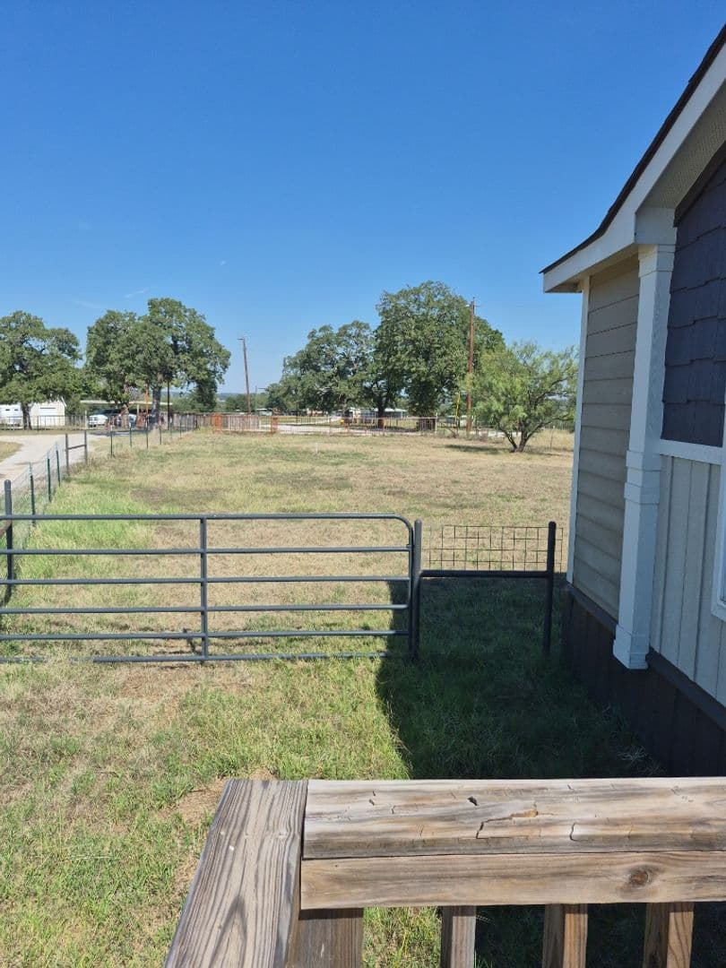 Weatherford House: 690 Toto Rd