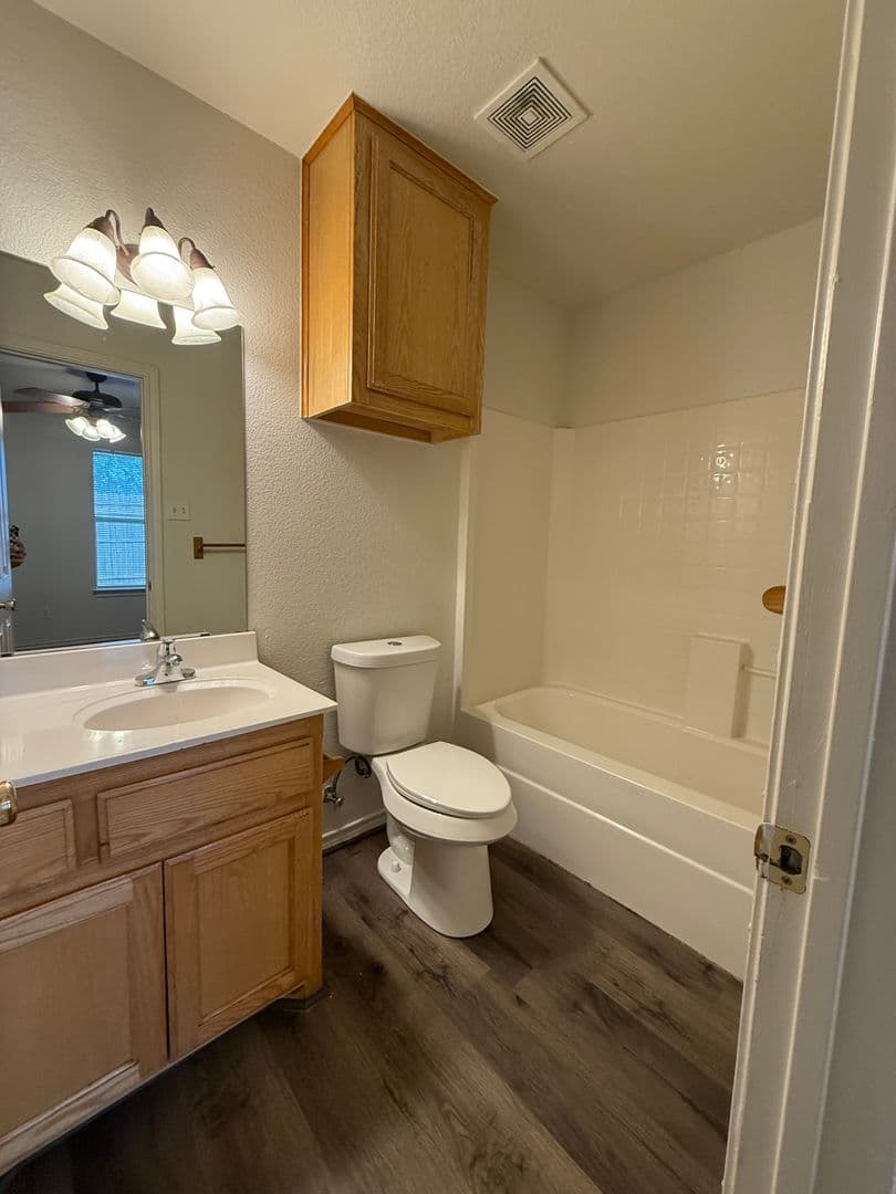 Weatherford Townhome: 1563 Greenwood Rd. # 104
