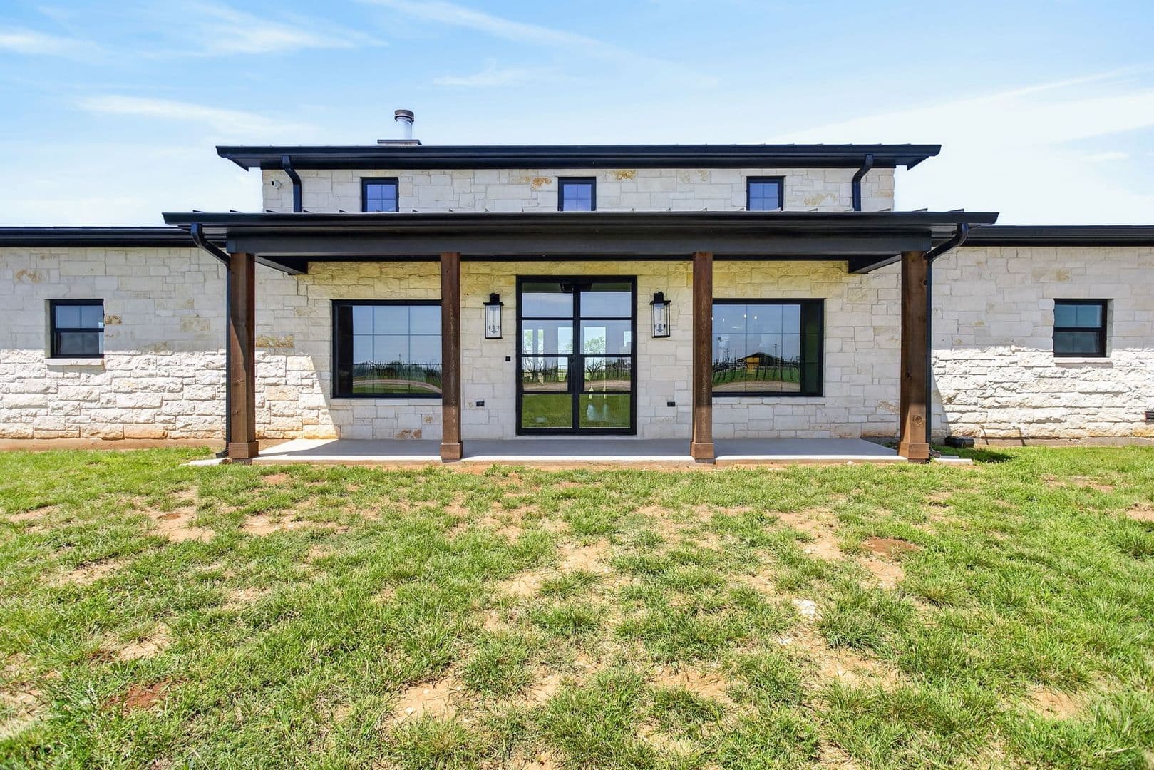 Jacksboro House: 6384-A US 281 HWY S