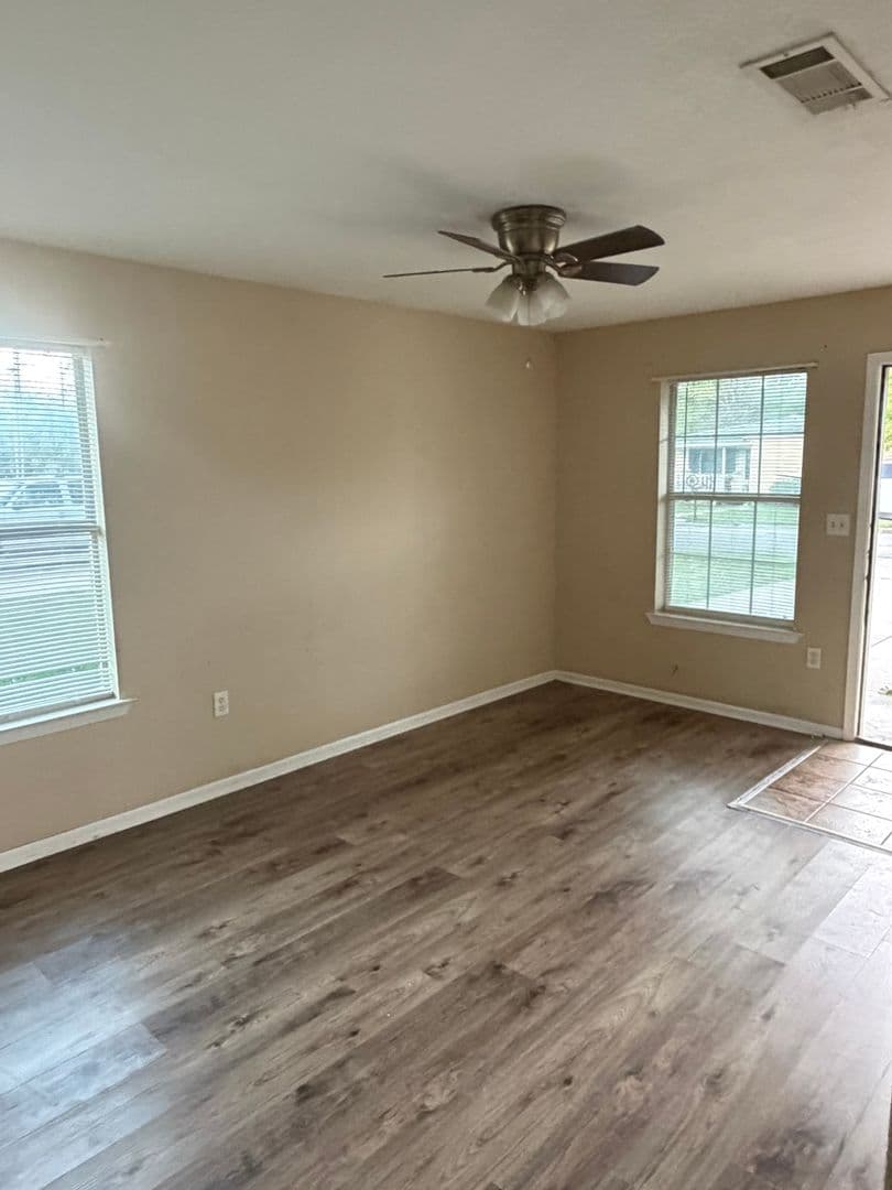 Stephenville Townhome: 951 W Elm Street