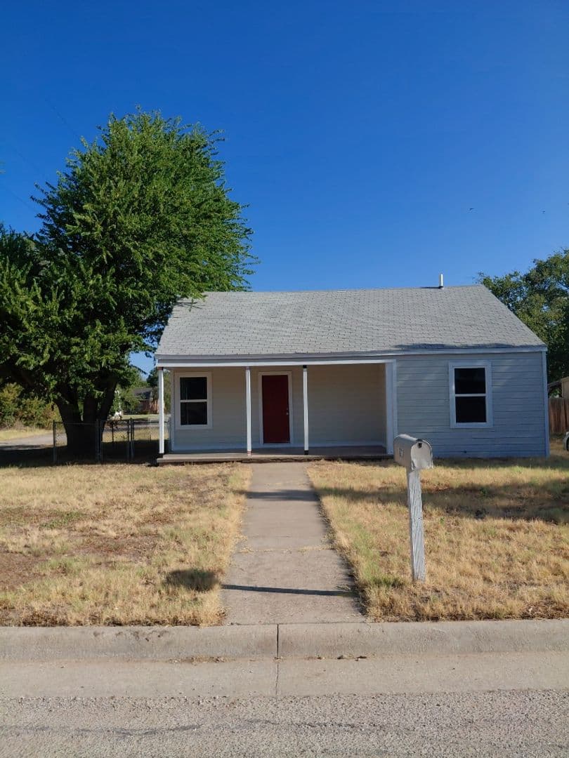 Mineral Wells House: 1001 SE 19th Street