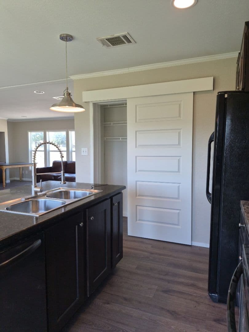Weatherford House: 690 Toto Rd