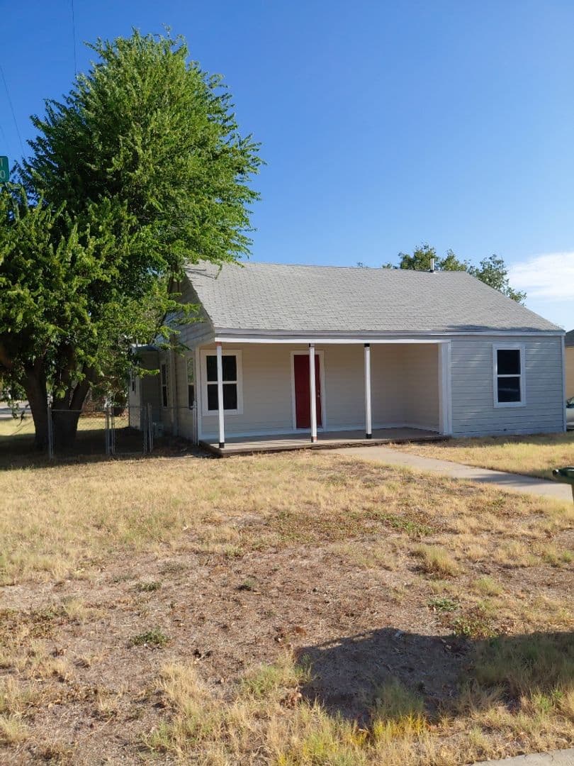 Mineral Wells House: 1001 SE 19th Street