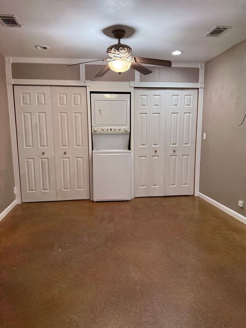Aledo House: 8033 Lax Drive
