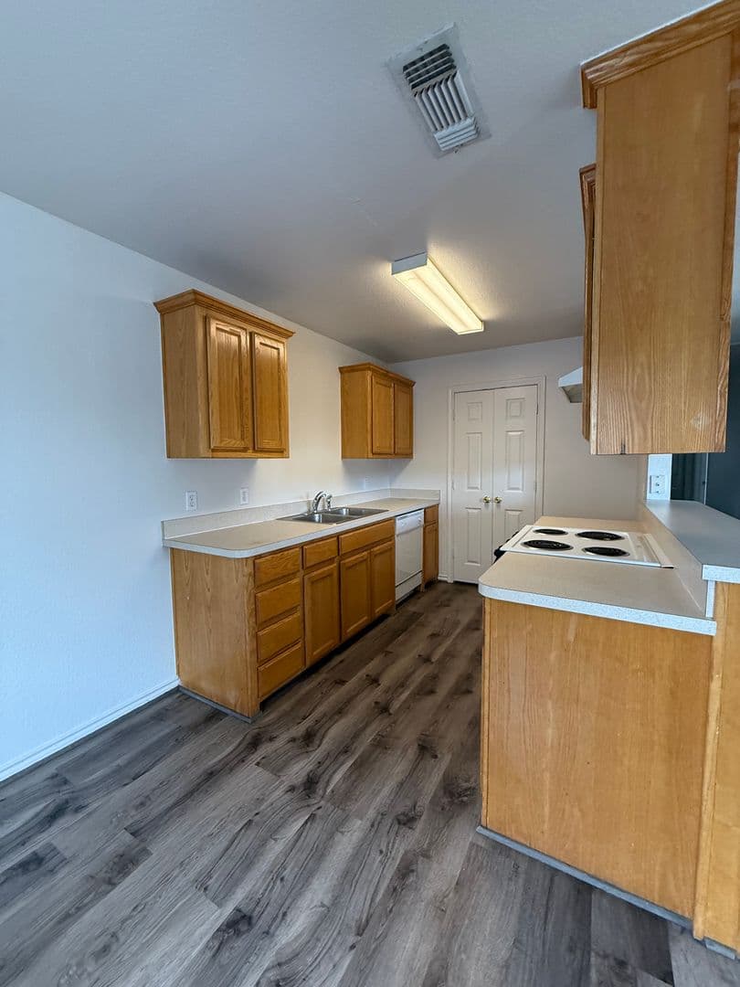 Weatherford Townhome: 1563 Greenwood Rd. # 104