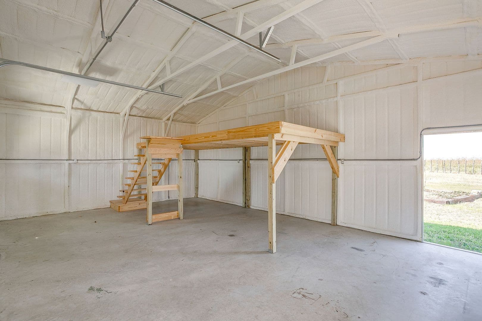 Jacksboro House: 6378 US HWY 281 S