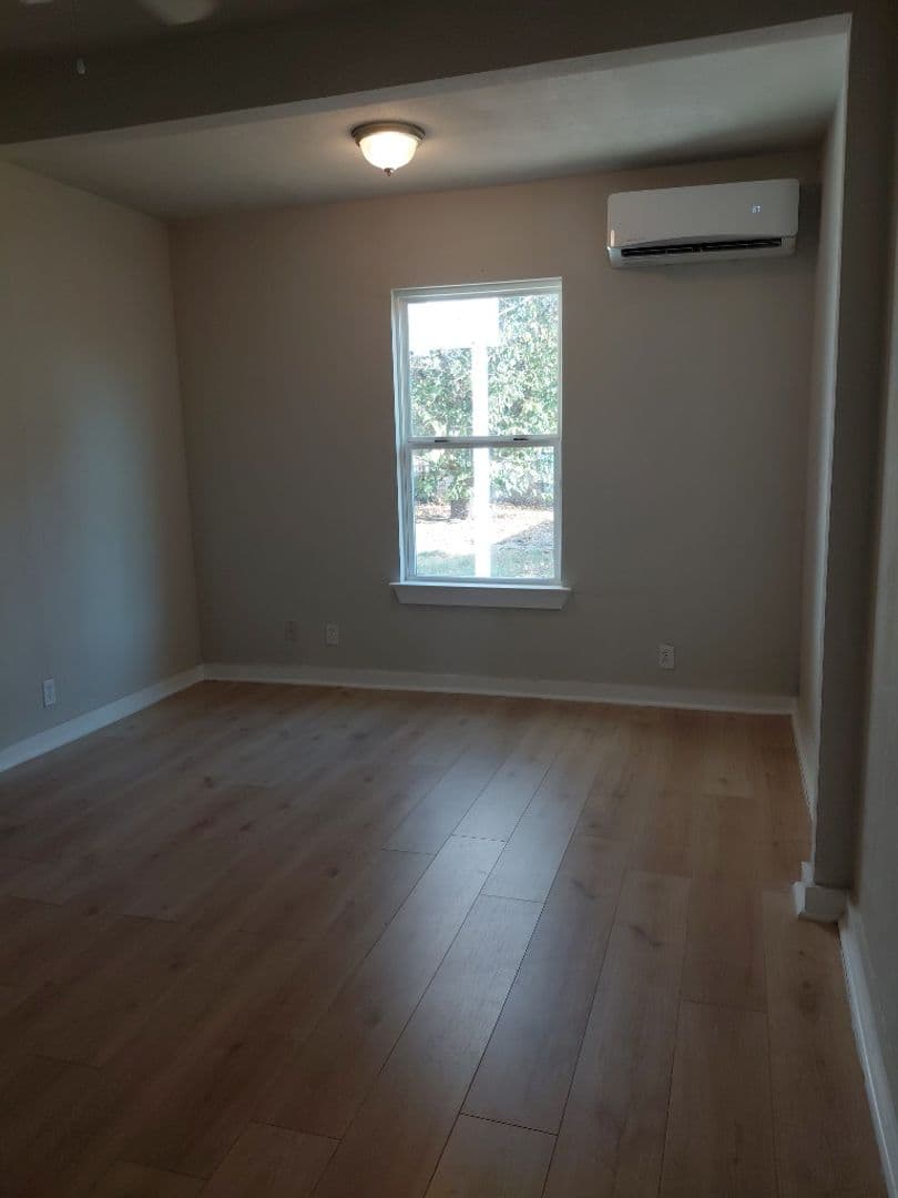 Mineral Wells House: 1001 SE 19th Street