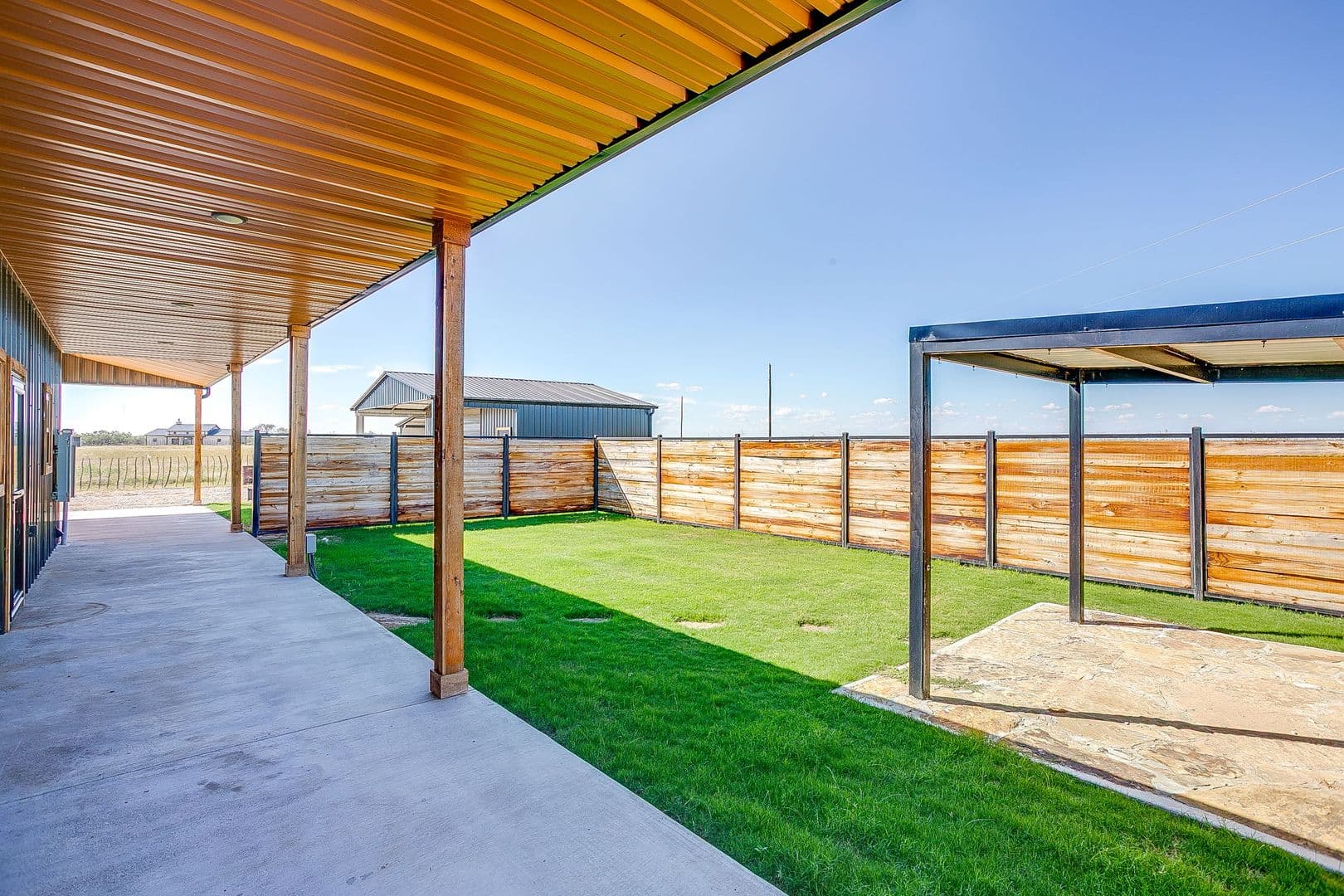 Jacksboro House: 6378 US HWY 281 S