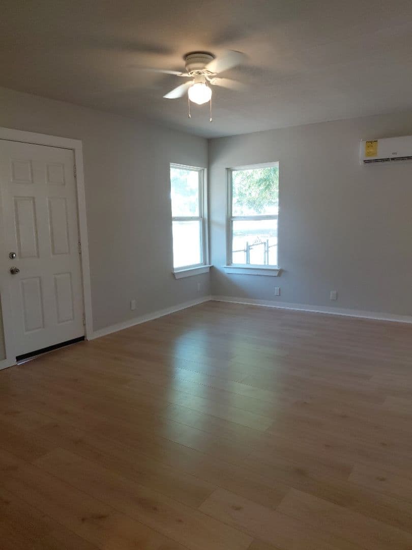 Mineral Wells House: 1001 SE 19th Street