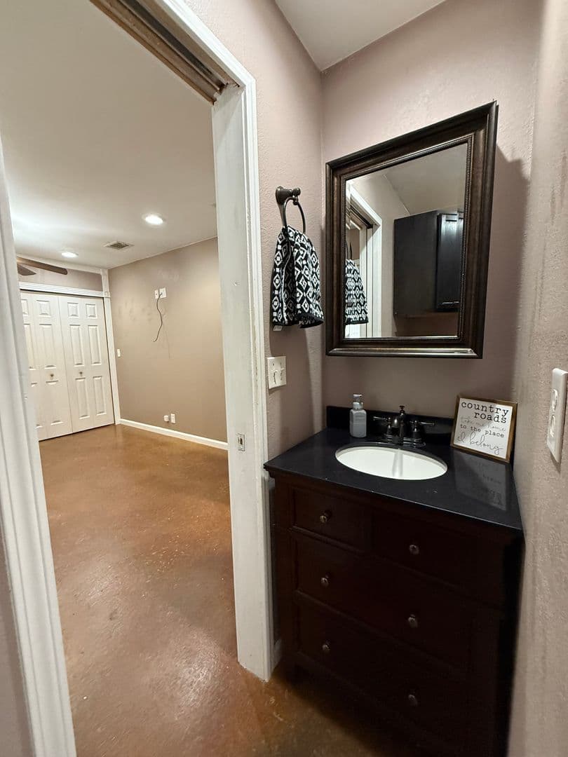Aledo House: 8033 Lax Drive