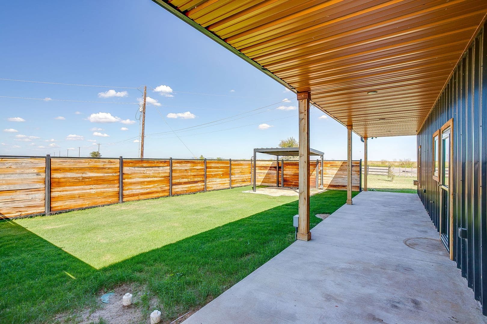 Jacksboro House: 6378 US HWY 281 S