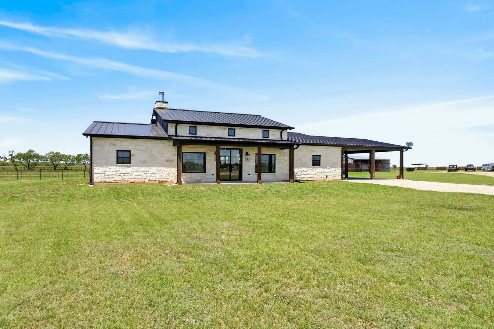 Jacksboro House: 6384-A US 281 HWY S