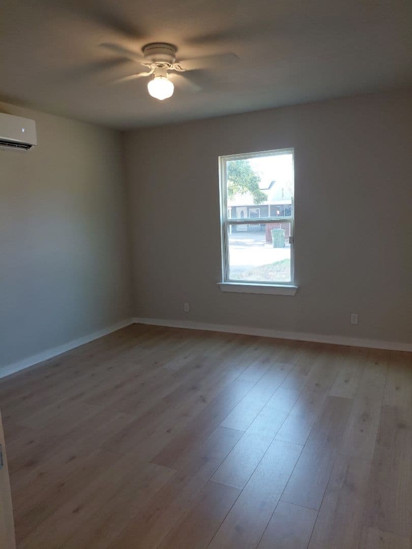 Mineral Wells House: 1001 SE 19th Street