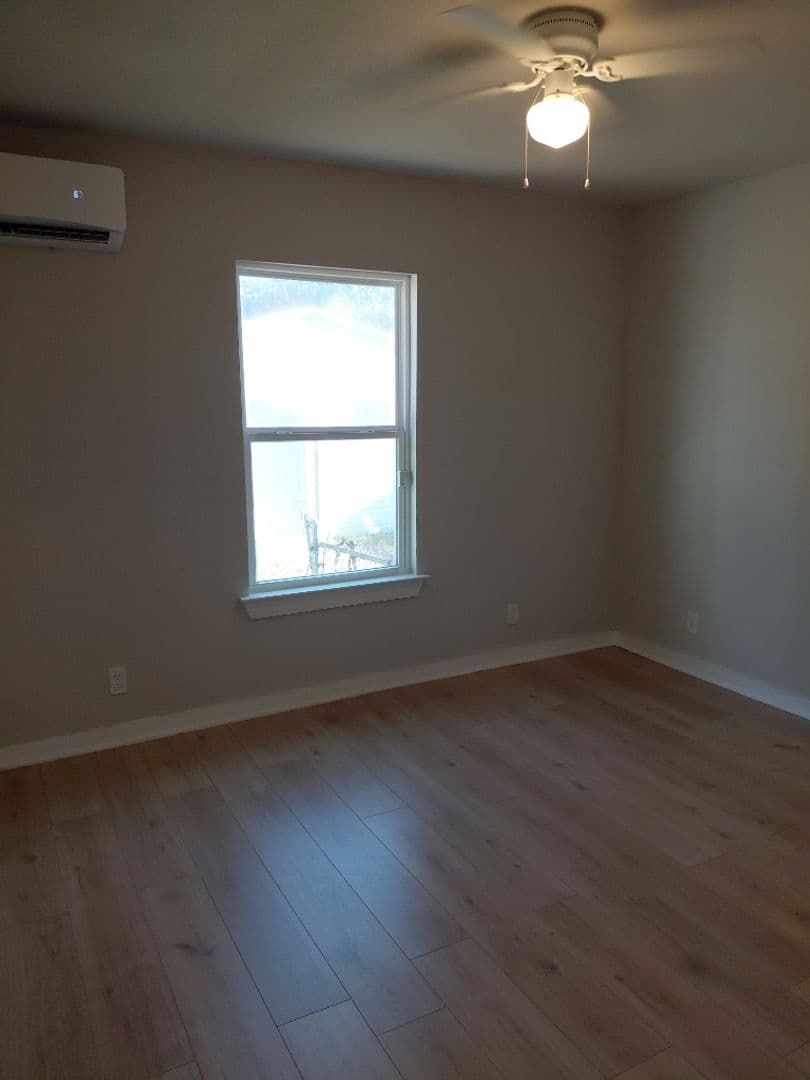 Mineral Wells House: 1001 SE 19th Street