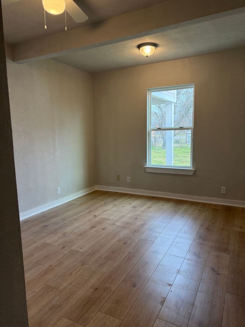 Mineral Wells House: 1001 SE 19th Street
