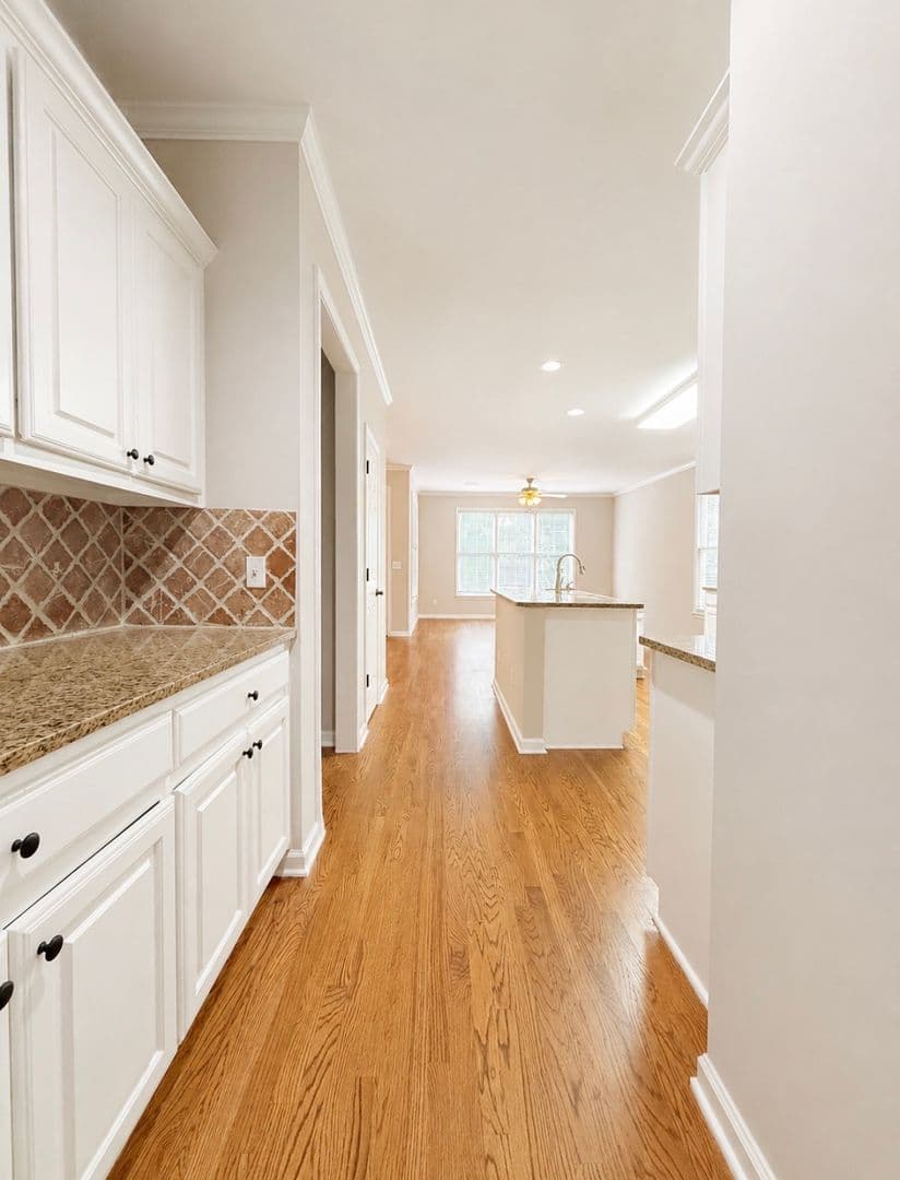 Cumming House: 3235 Bentwood Close