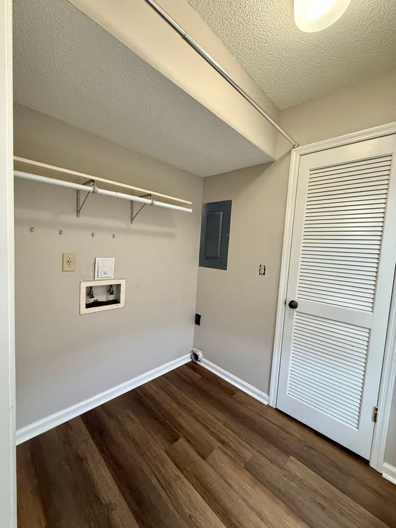 Oakwood Townhome: 3730 Old Flowery Branch Rd