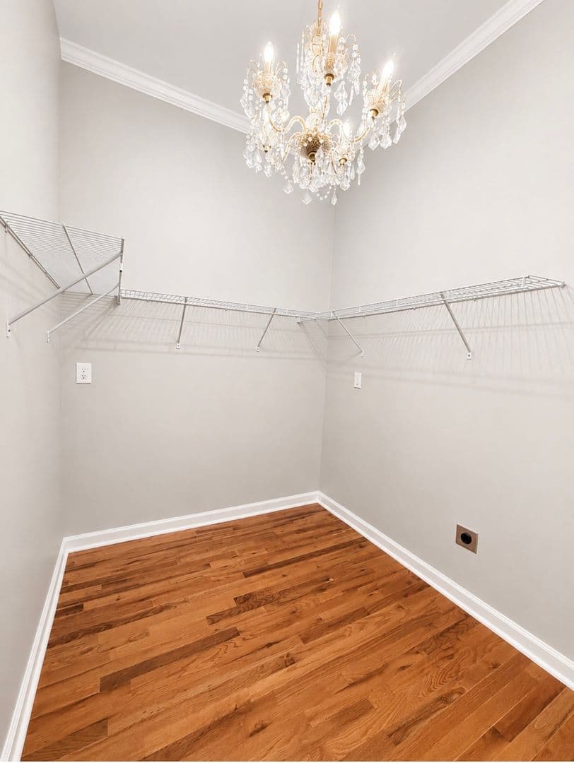 Cumming House: 3235 Bentwood Close