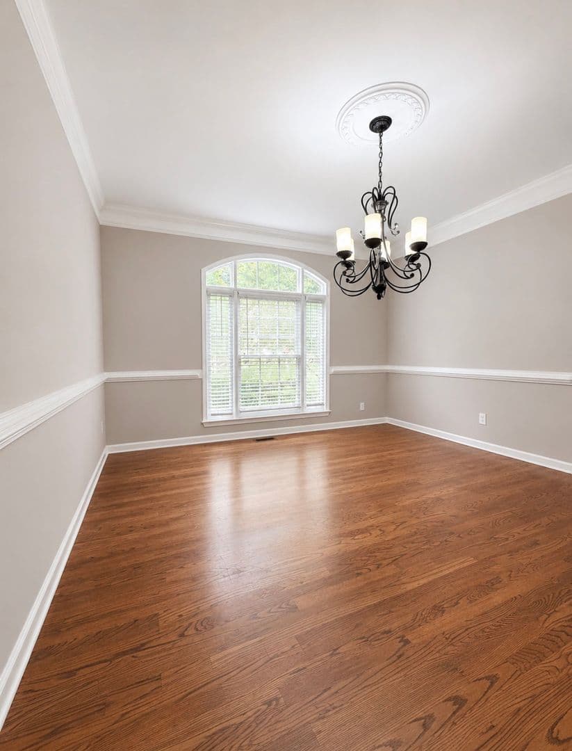 Cumming House: 3235 Bentwood Close