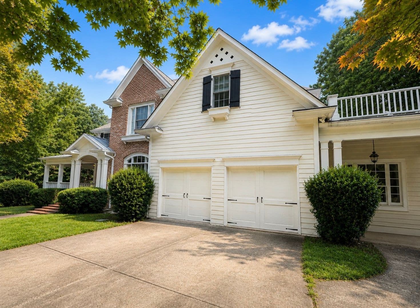 Cumming House: 3235 Bentwood Close