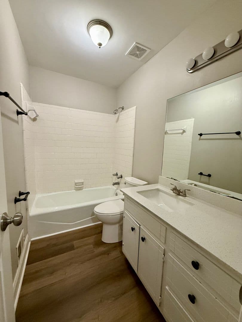Oakwood Townhome: 3730 Old Flowery Branch Rd