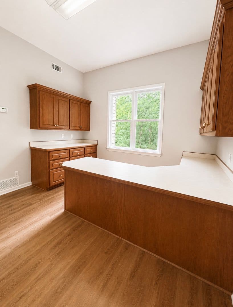 Cumming House: 3235 Bentwood Close