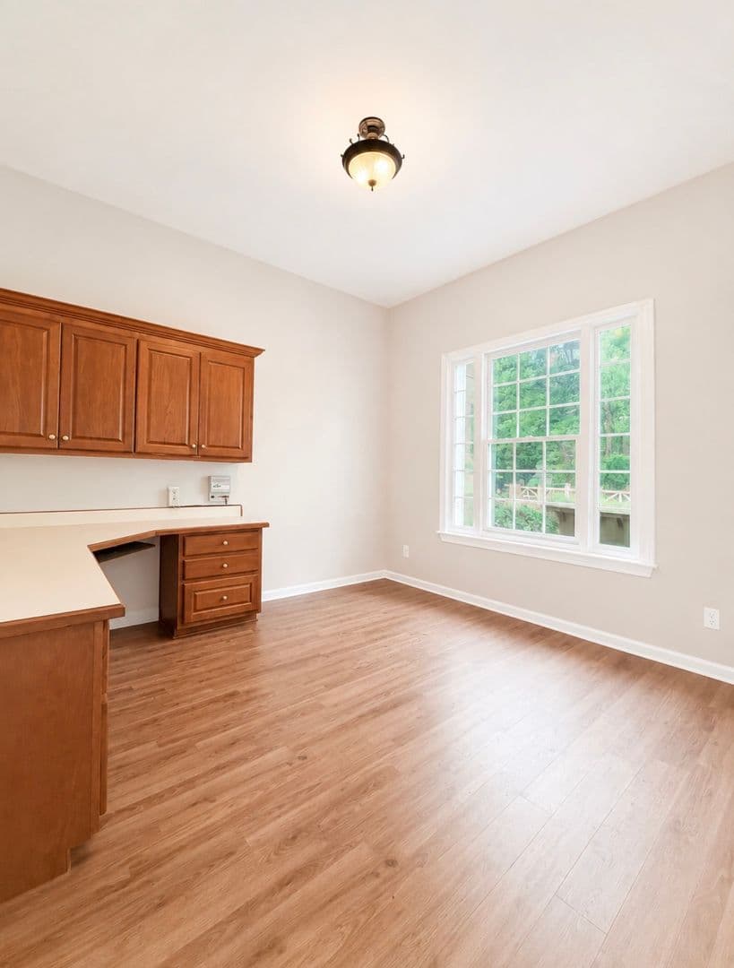 Cumming House: 3235 Bentwood Close