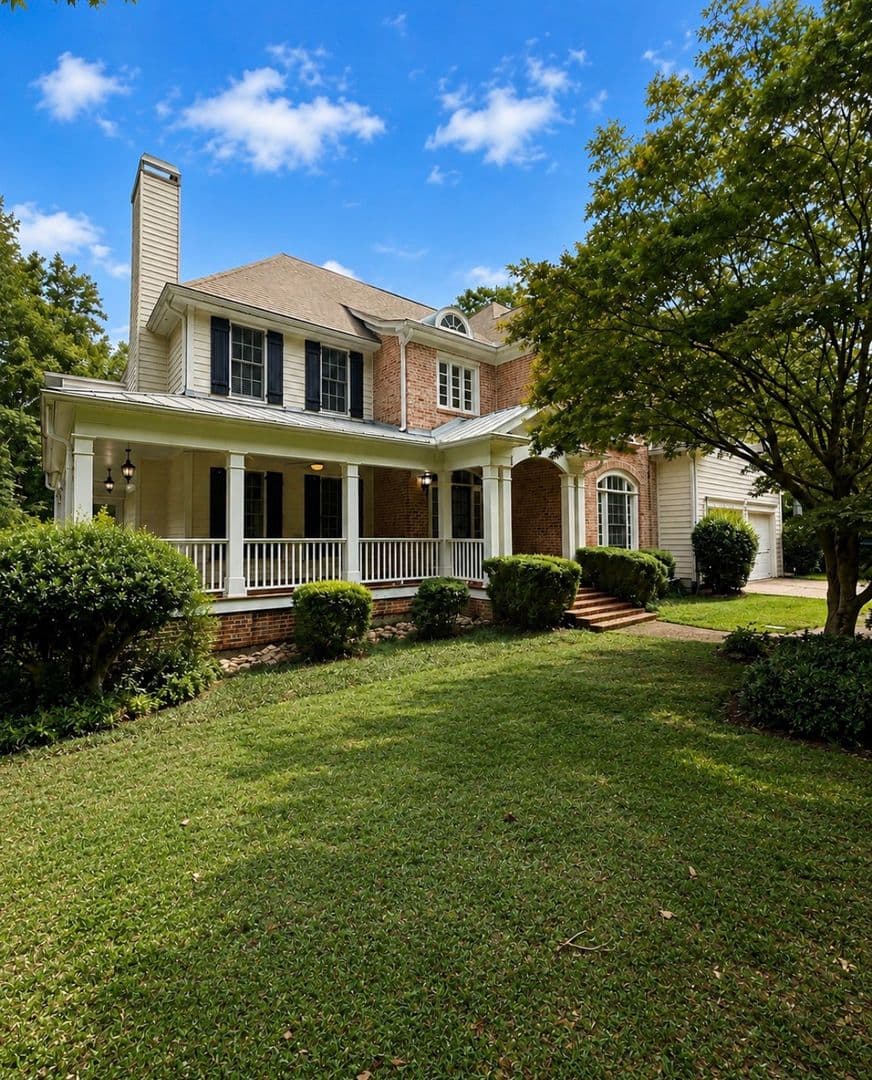Cumming House: 3235 Bentwood Close