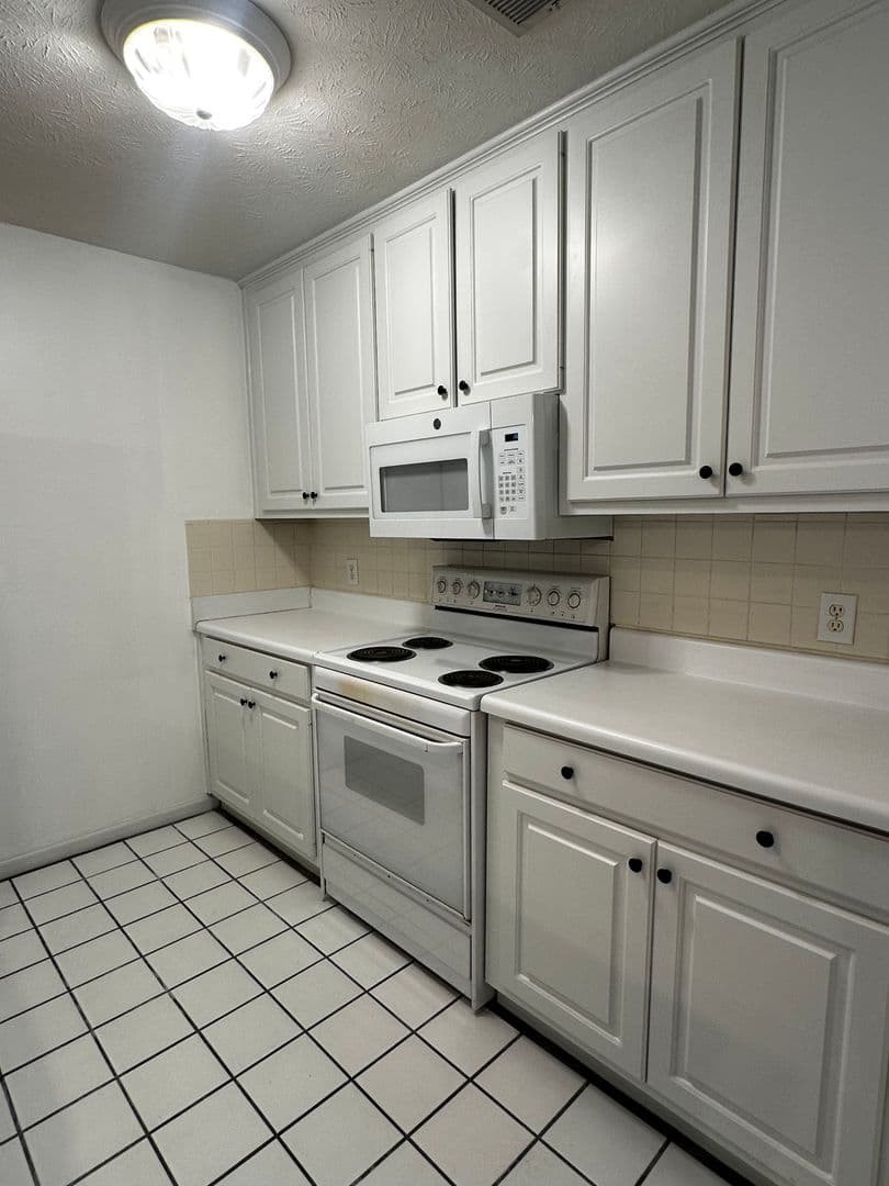 Gainesville House: 2834 Florence Drive
