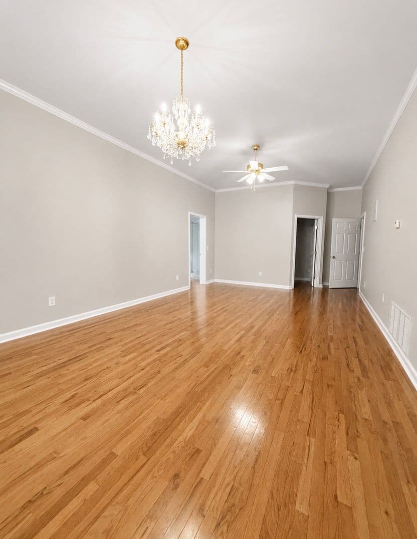 Cumming House: 3235 Bentwood Close