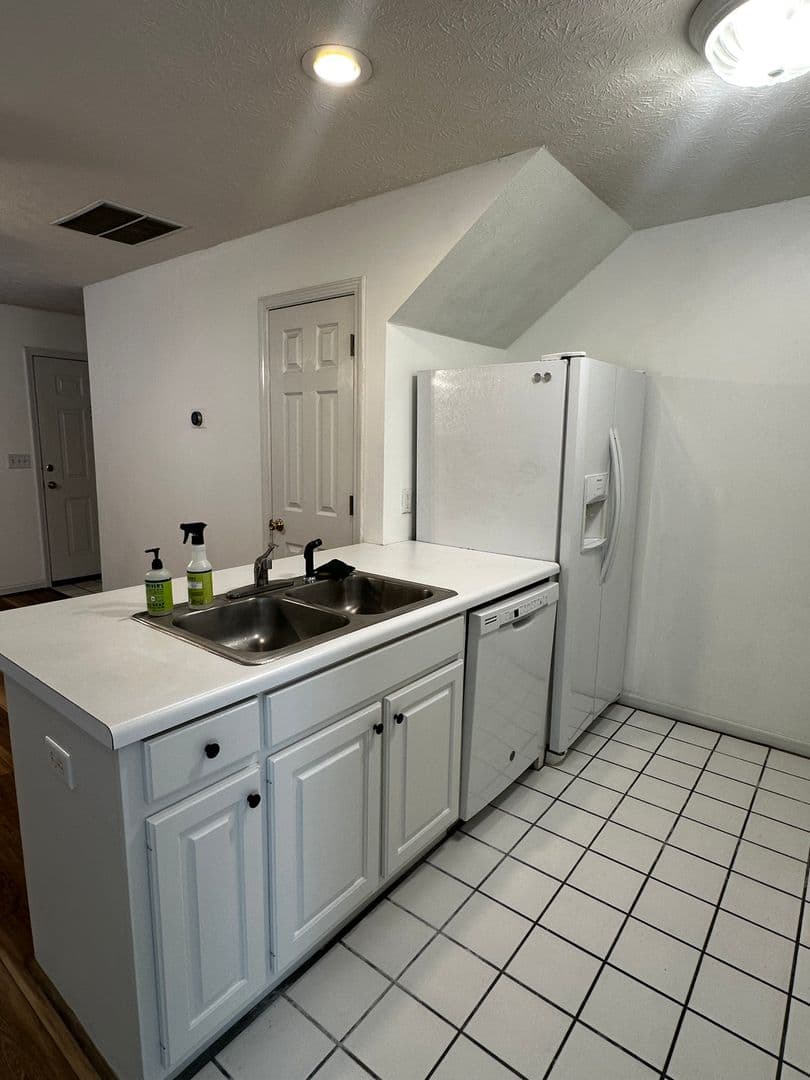 Gainesville House: 2834 Florence Drive