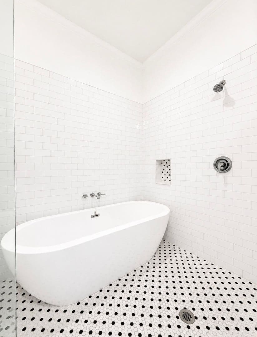 Cumming House: 3235 Bentwood Close