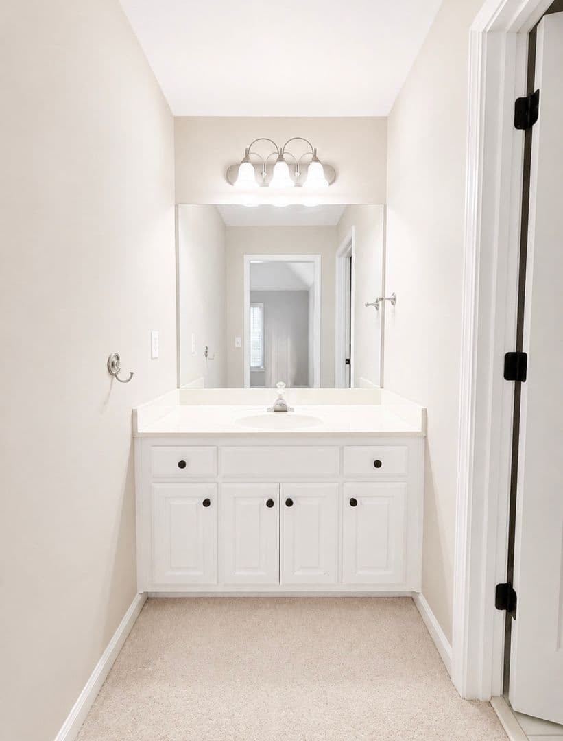 Cumming House: 3235 Bentwood Close