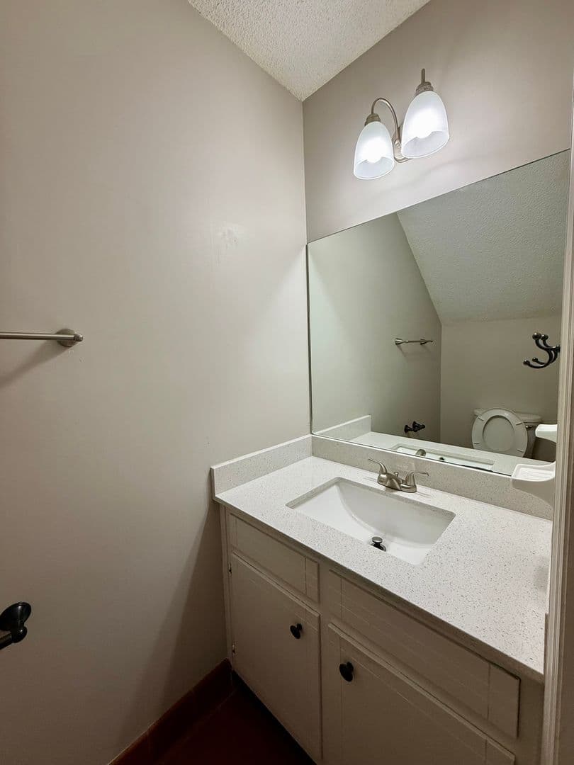 Oakwood Townhome: 3730 Old Flowery Branch Rd