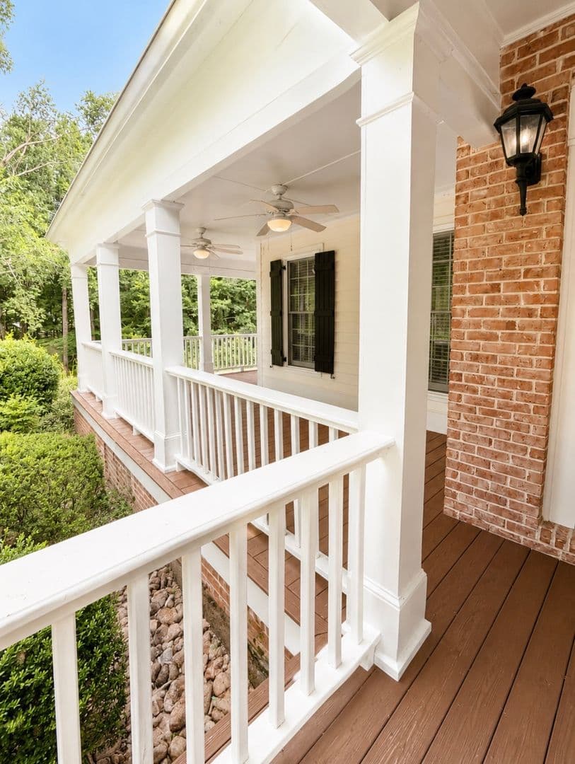 Cumming House: 3235 Bentwood Close