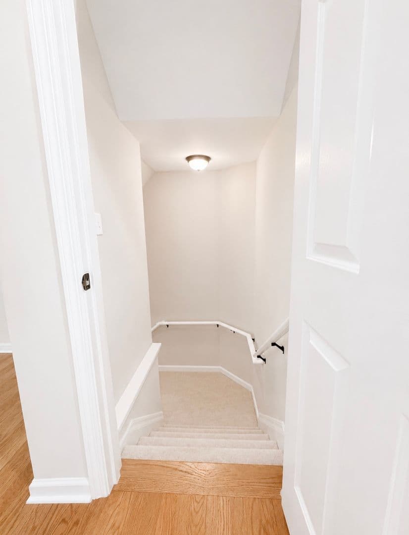 Cumming House: 3235 Bentwood Close