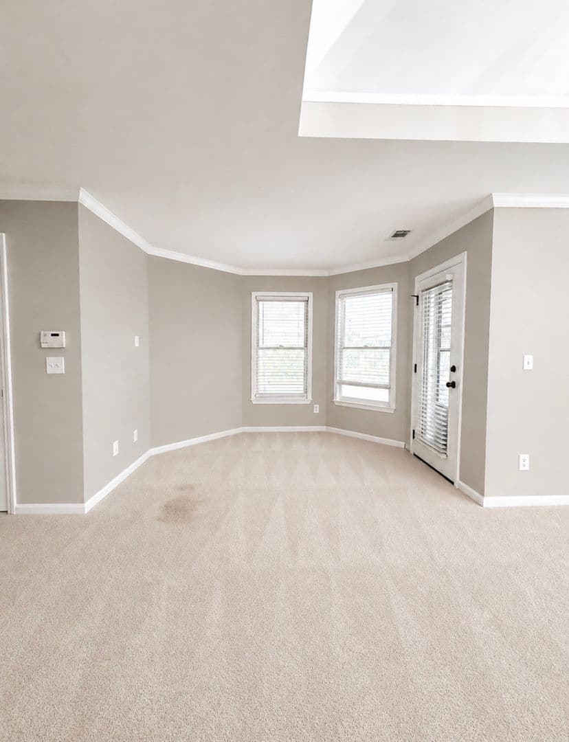 Cumming House: 3235 Bentwood Close