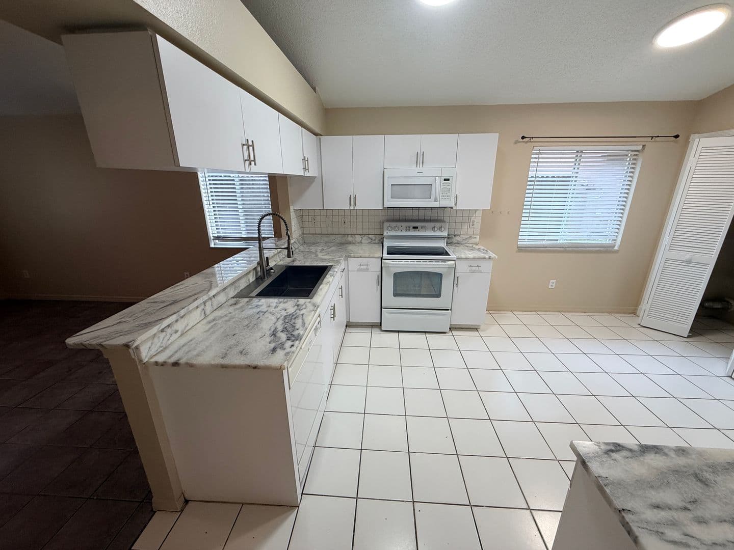 NEW PORT RICHEY House: 7032 WHITTINGTON CT