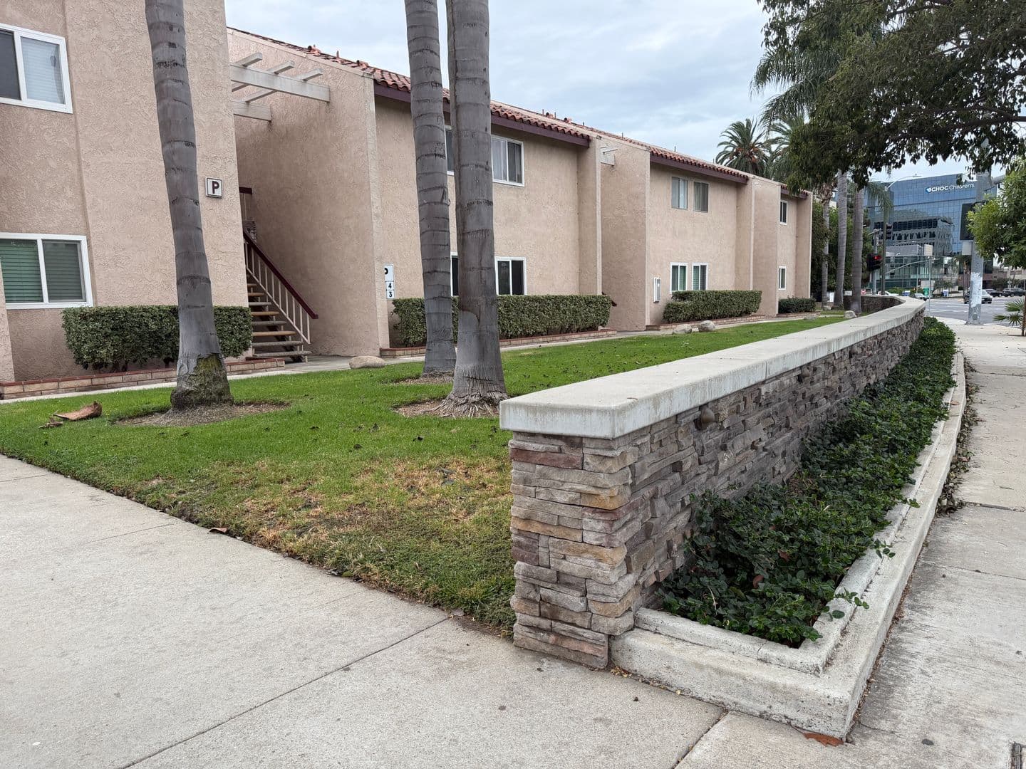 Orange Condo: 700 W La Veta Ave #P3