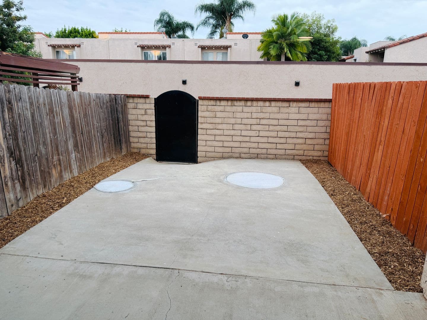Orange Condo: 700 W La Veta Ave #P3