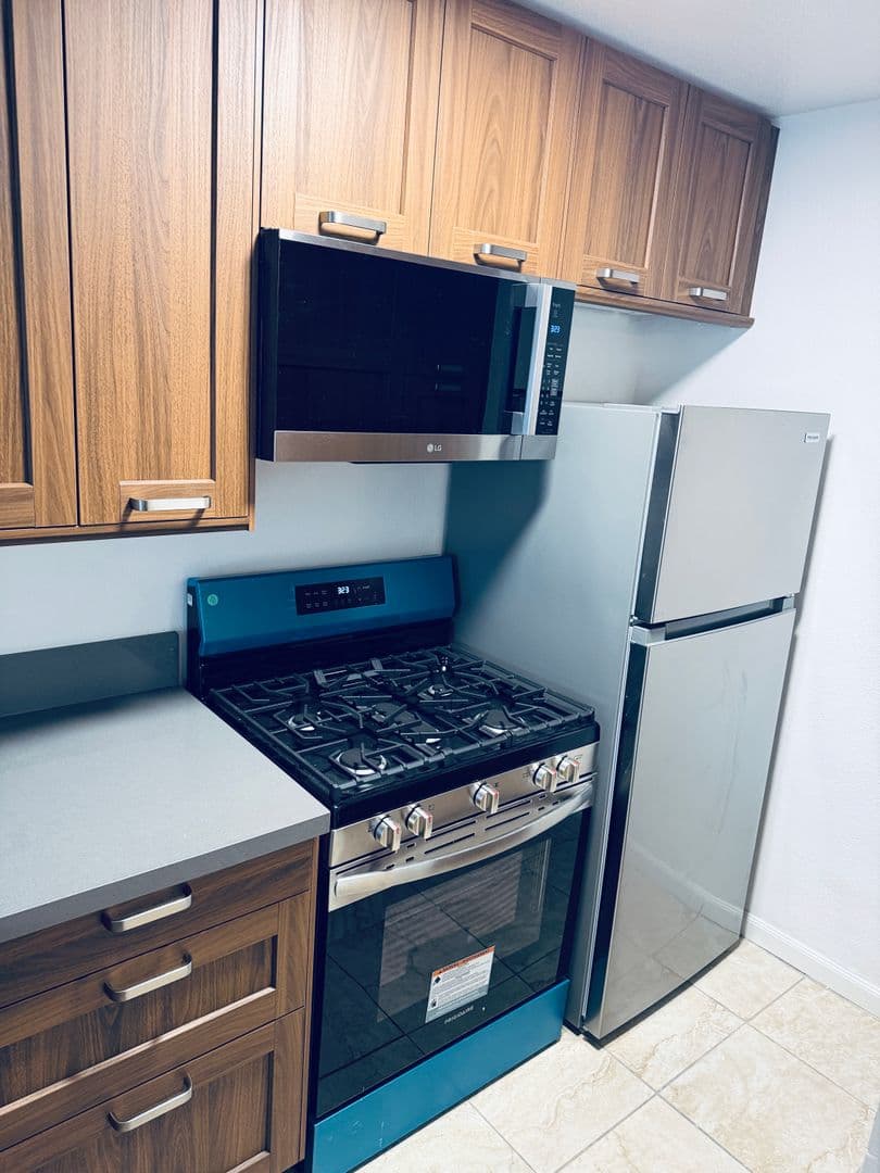 Orange Condo: 700 W La Veta Ave #P3