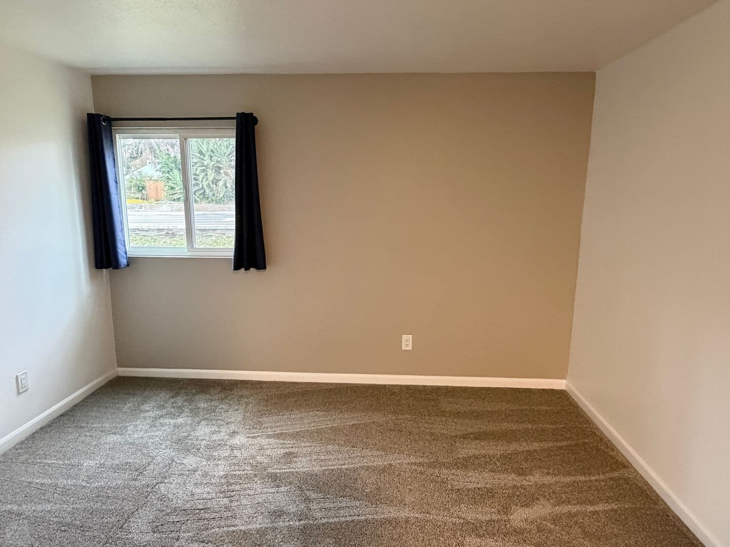 Orange Condo: 700 W La Veta Ave #P3