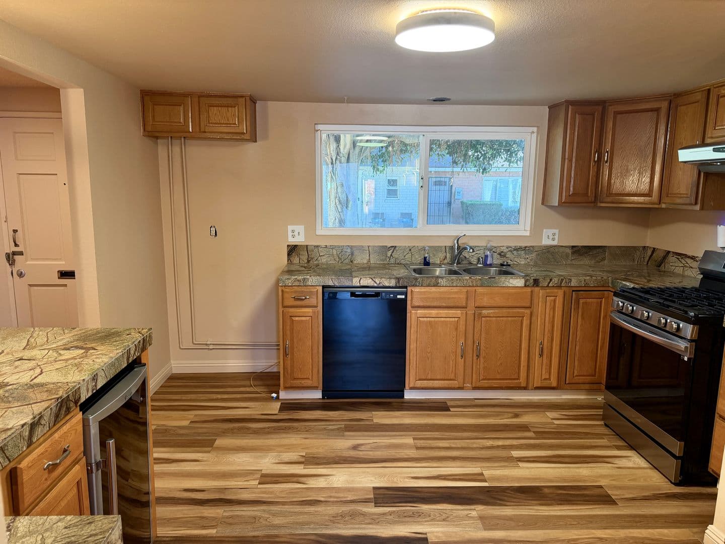 Huntington Beach Townhome: 8122 Deerfield Dr