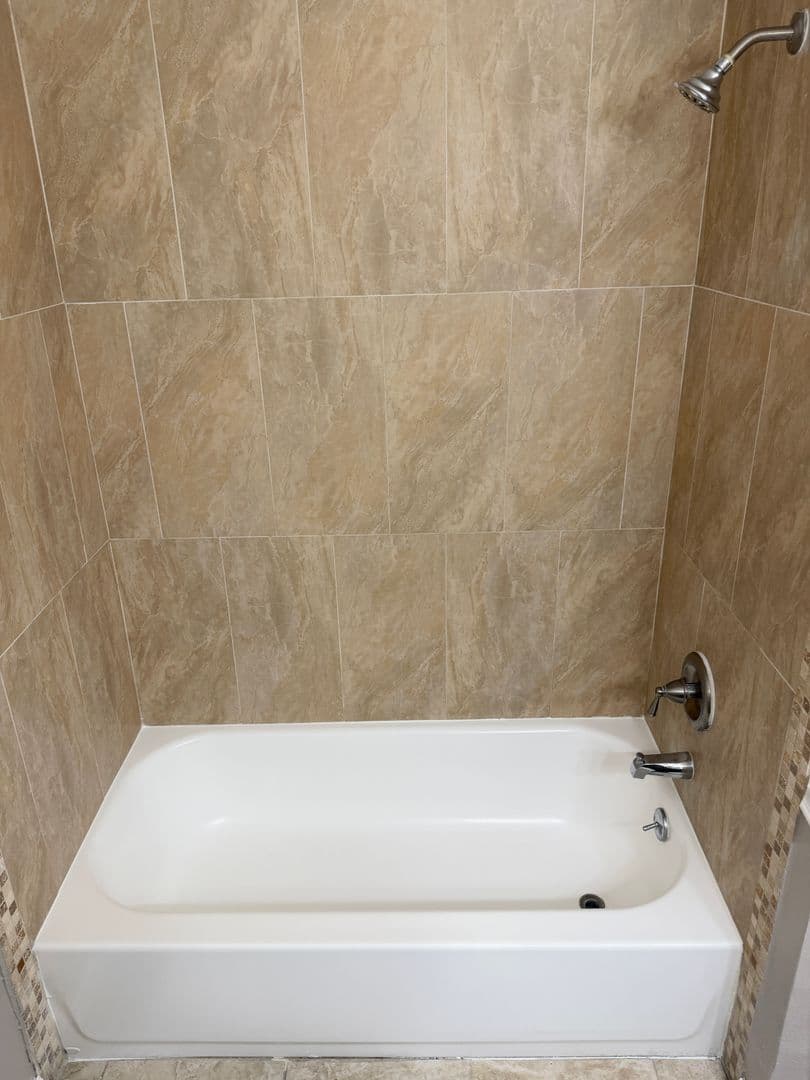 Orange Condo: 700 W La Veta Ave #P3