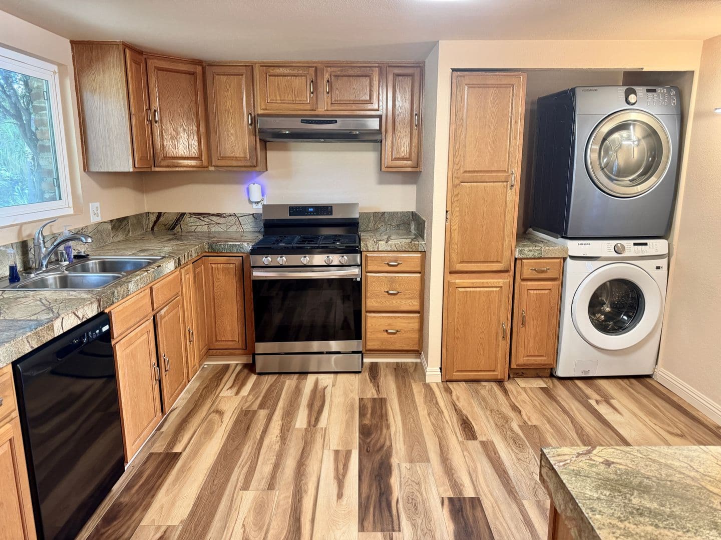 Huntington Beach Townhome: 8122 Deerfield Dr