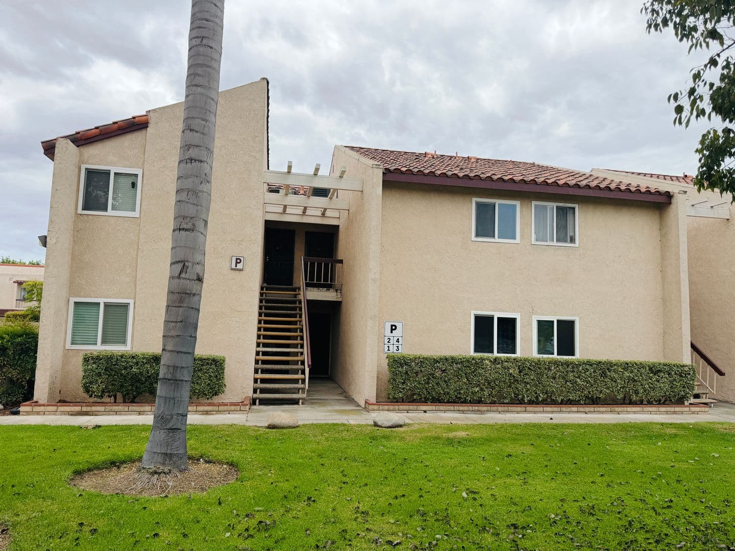 Orange Condo: 700 W La Veta Ave #P3