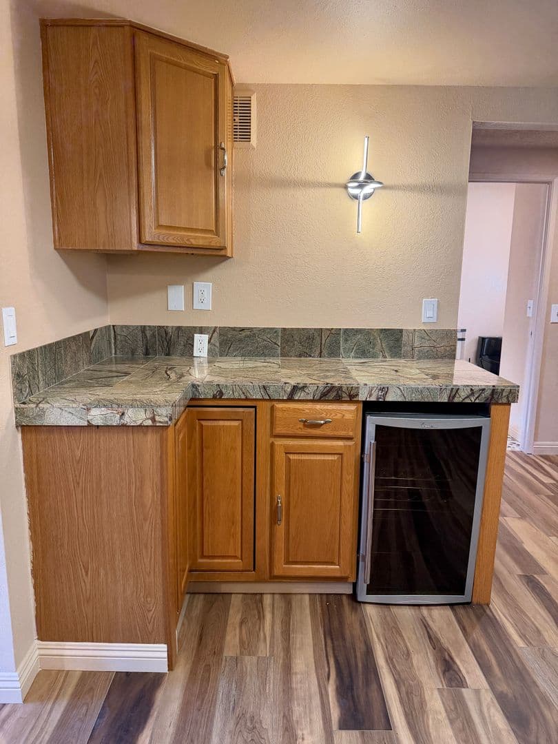 Huntington Beach Townhome: 8122 Deerfield Dr